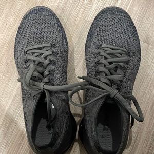 Nike size 8.5 Vapor maxes! Hardly worn, very good condition. 2018 model
